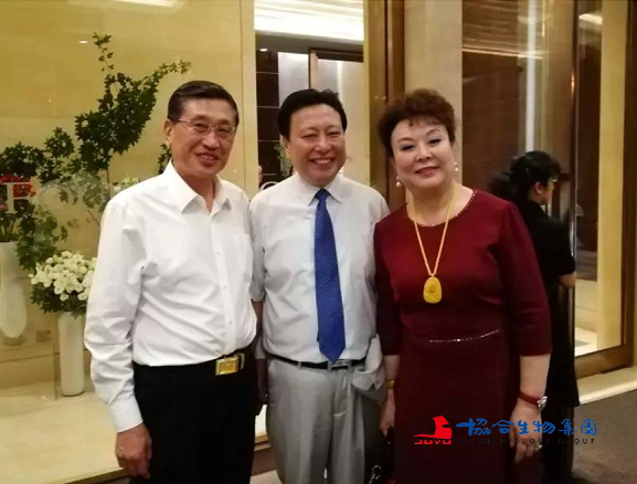 中非总商会会长吕贞臻女士在本次招待会现场会见陈巨余公爵