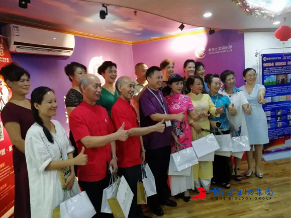 协合生物集团把支持社会中老年康养事业作为企业回馈社会的重要方式,如同“世界朋友节”倡导的人与人之间团结友爱,人与万物和谐共生,让友爱传遍天下。