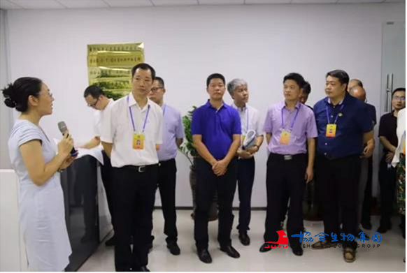 协合生物集团总经理陈艳女士向莅临指导的各级领导分享了“超级抗原”在治疗和预防肿瘤、骨病和抗衰老等相关疾病及提高免疫力的功效,以及生物产业市场前景及集团未来规划等。