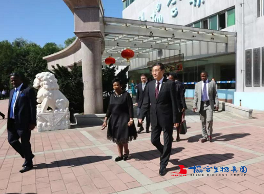 奥西莉亚·姆南加古瓦女士及代表团一行参访协合生物。